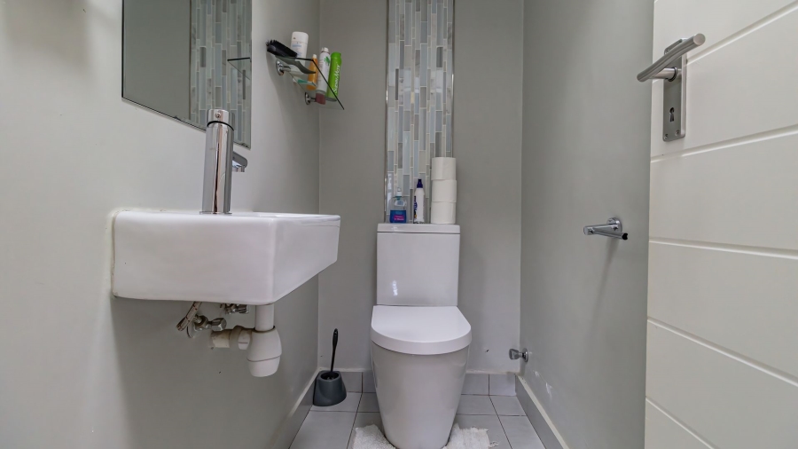 4 Bedroom Property for Sale in Dennegeur Western Cape